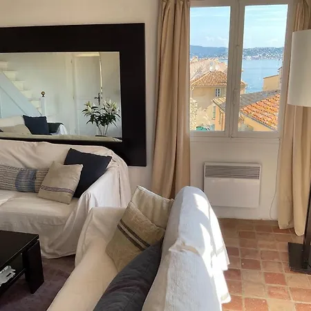 Elegant Flat Tropez With Terrace 아파트